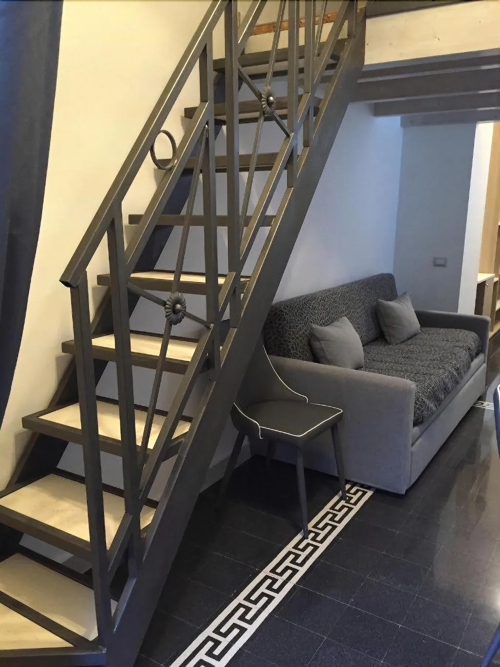 Room, B&B Napolimilionaria, Naples