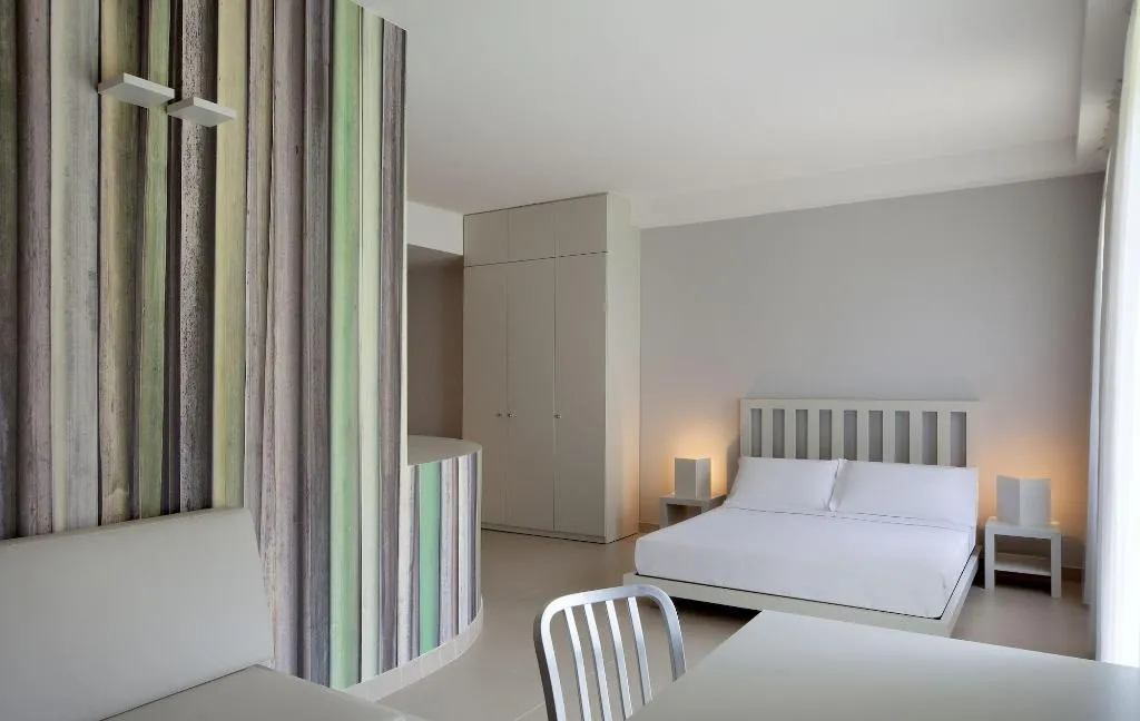 Room, La Chambre Milano, Milan