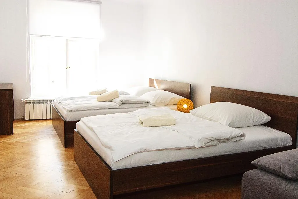 STUDIO CAPACITY 3 Room, P&J Tourist Apartments, Krakow