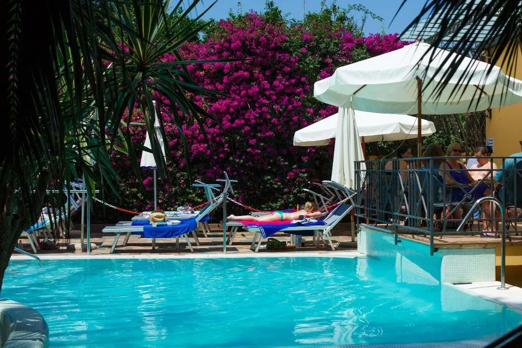 Pool, Zi' Teresa, Naples