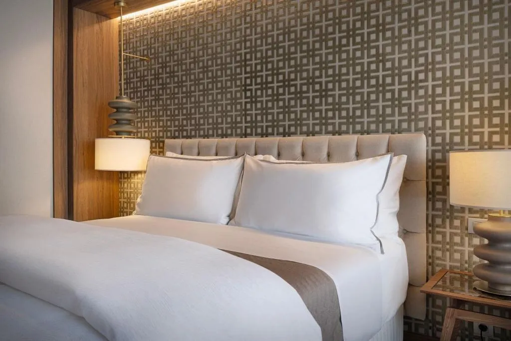 DOUBLE PREMIUM KING BED Room, AC Madrid Cuzco, Madrid