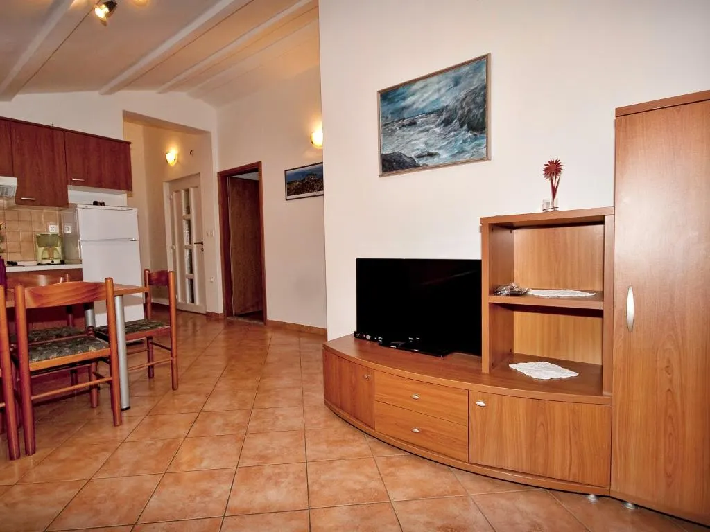 APARTMENT CAPACITY 5 Room, Apartments Snjezana, Istria