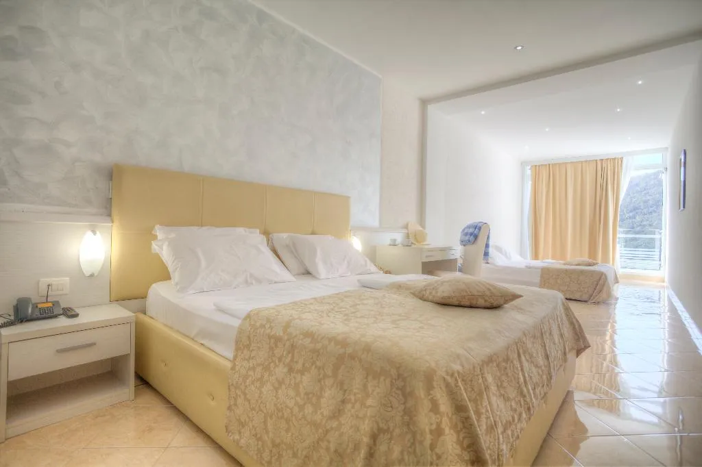 DOUBLE WITH BALCONY Room, Hotel Hedera, Istria