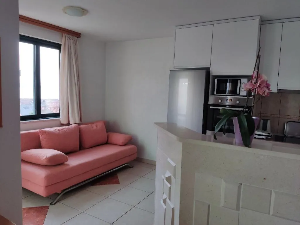 Room, House Topic, Split