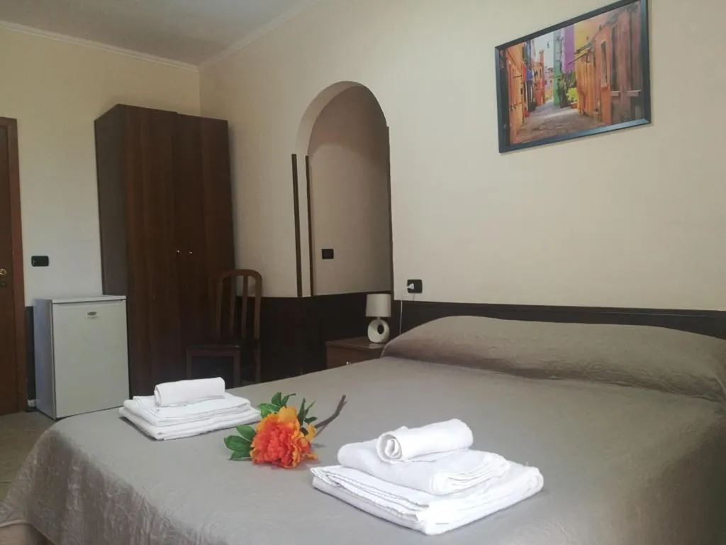 Room, Garden inn, Naples
