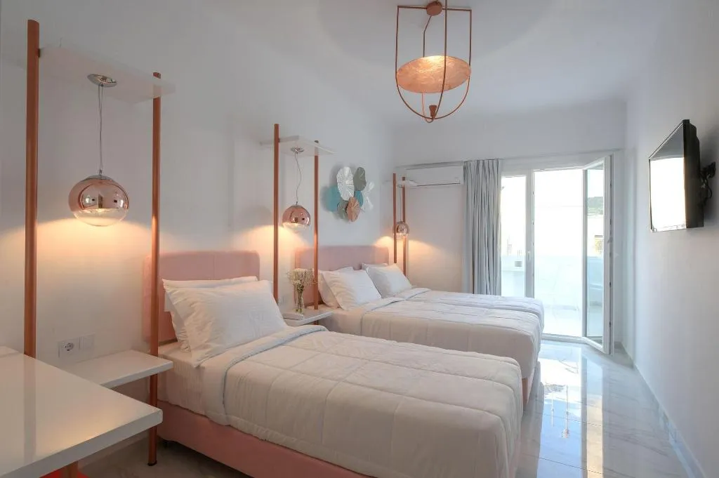 Room, Nama, Mykonos
