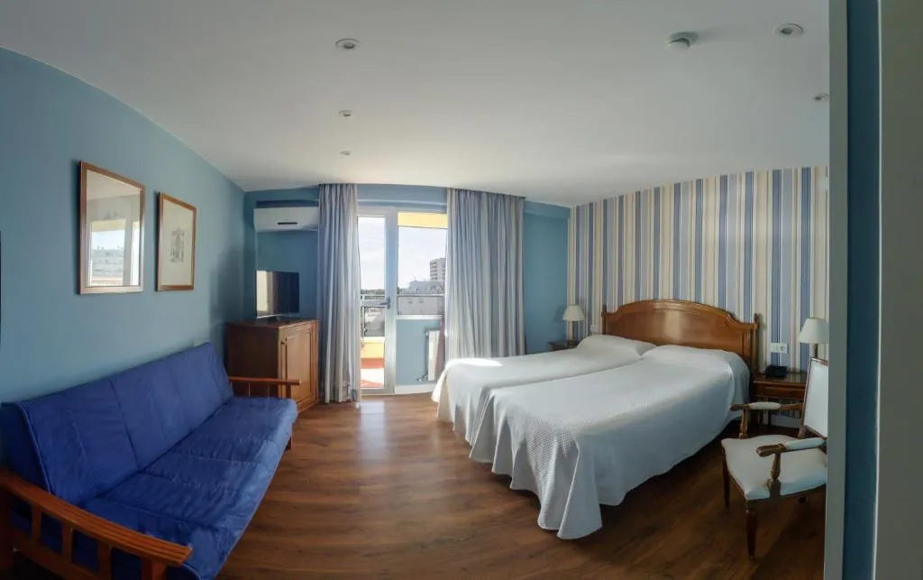 QUADRUPLE STANDARD Room, La Barracuda, Costa Del Sol