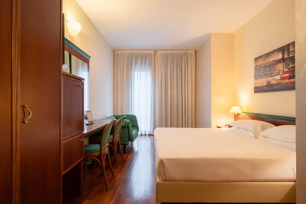DOUBLE STANDARD Room, Hotel Raffaello, Milan
