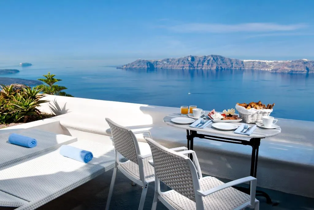 JUNIOR SUITE STANDARD Room, Andromeda Villas, Santorini