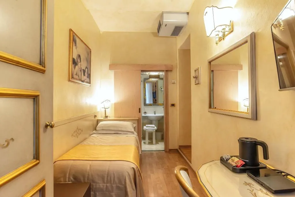 SINGLE STANDARD Room, Alba Palace, Florence