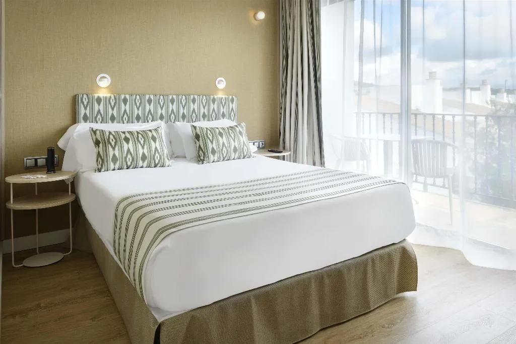 Room SUPERIOR WITH TERRACE Room, Barcelo Illetas Albatros, Majorca