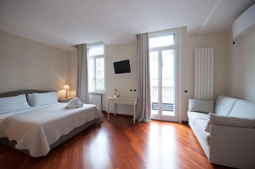 Room, Thea Monza, Milan
