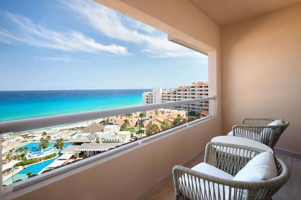 Terrace, Wyndham Grand Cancun All Inclusive Resort & Villas, Cancun Area