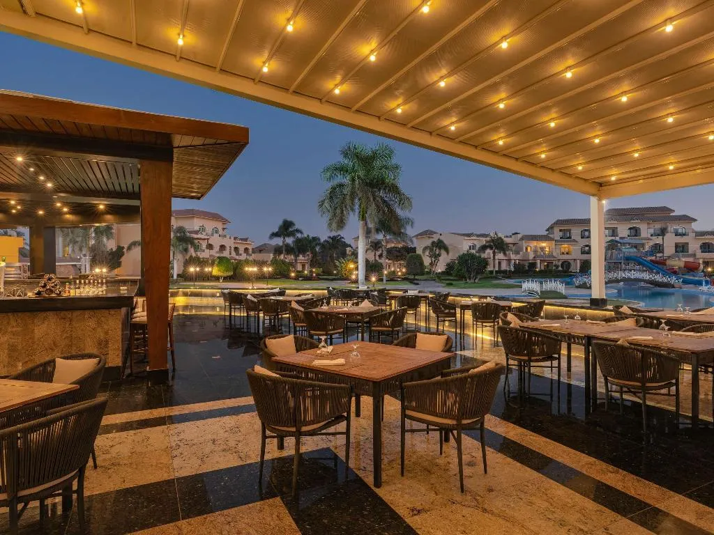 Restaurant, Movenpick Cairo Media City, Cairo