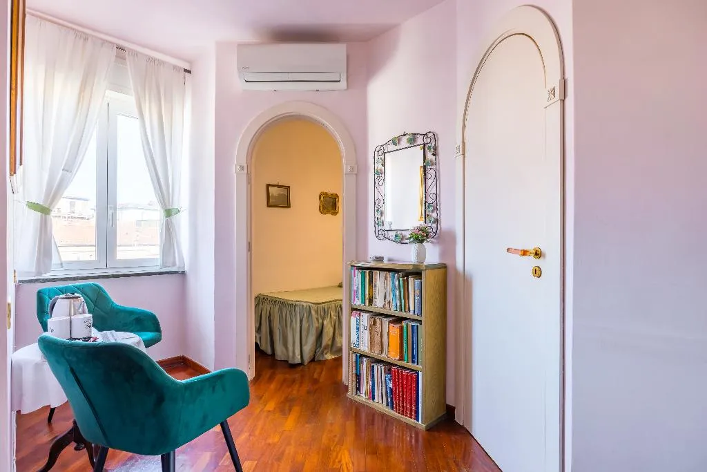 FAMILY ROOM DELUXE CITY VIEW Room, La Casa Di Bruno, Naples