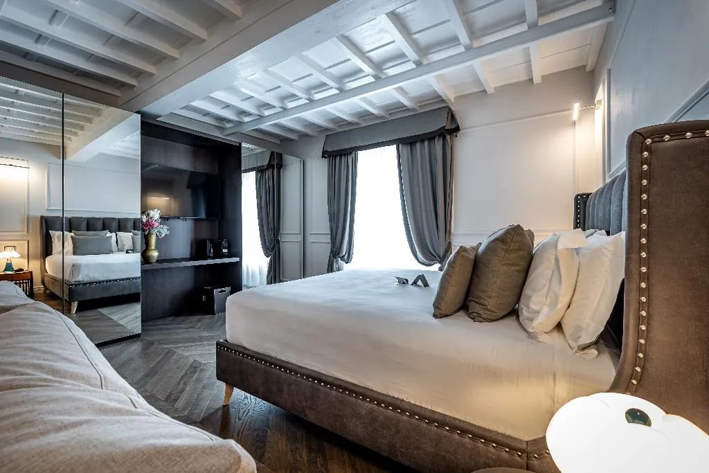 JUNIOR SUITE RIVER VIEW Room, Palazzo Alfieri, Florence