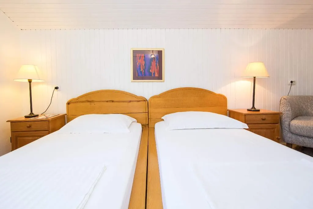 TWIN GARDEN VIEW Room, Guest House J&J, Dubrovnik