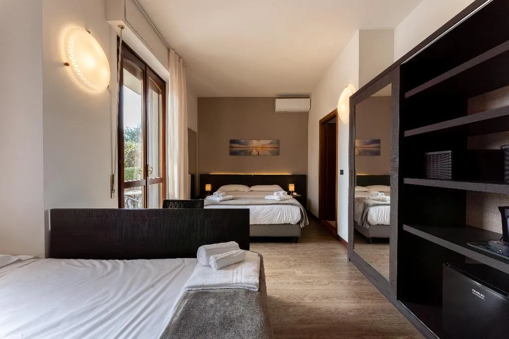 QUADRUPLE CLASSIC Room, Hotel Gardenia Sirmione, Milan