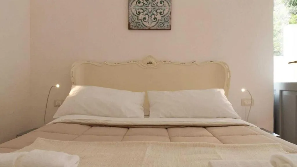 Room, Intalloi, Catania