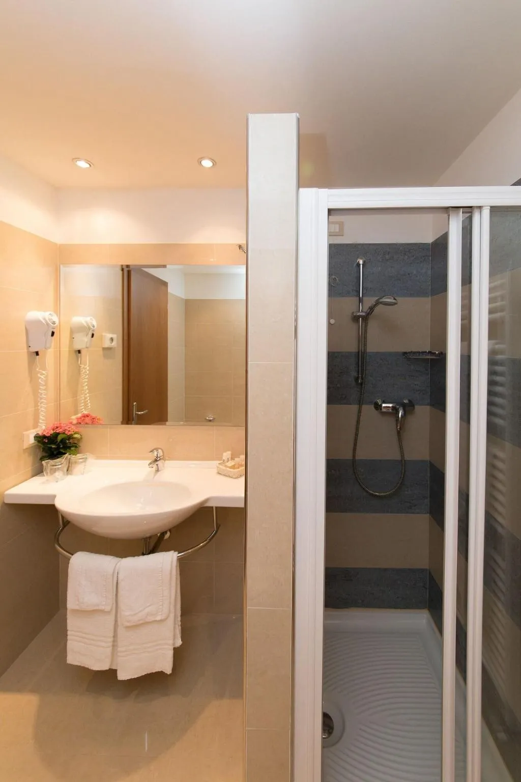 DOUBLE CLASSIC DOUBLE BED Room, Hotel Du Parc Sirmione, Milan