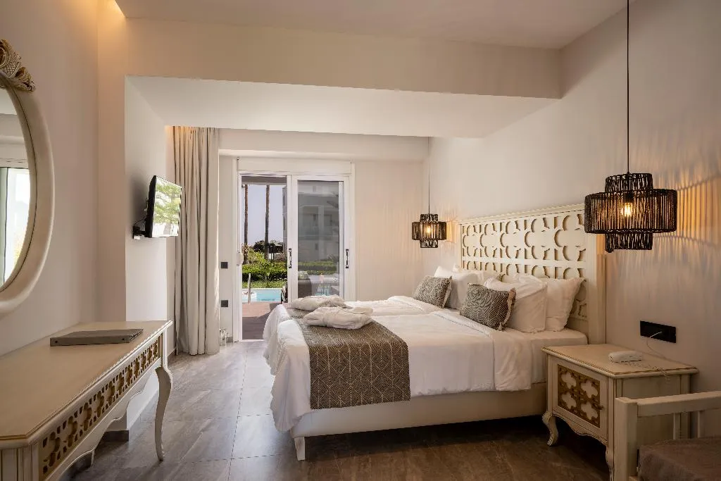 SUITE WITH PRIVATE POOL Room, Delfina Tropic Beach, Crete