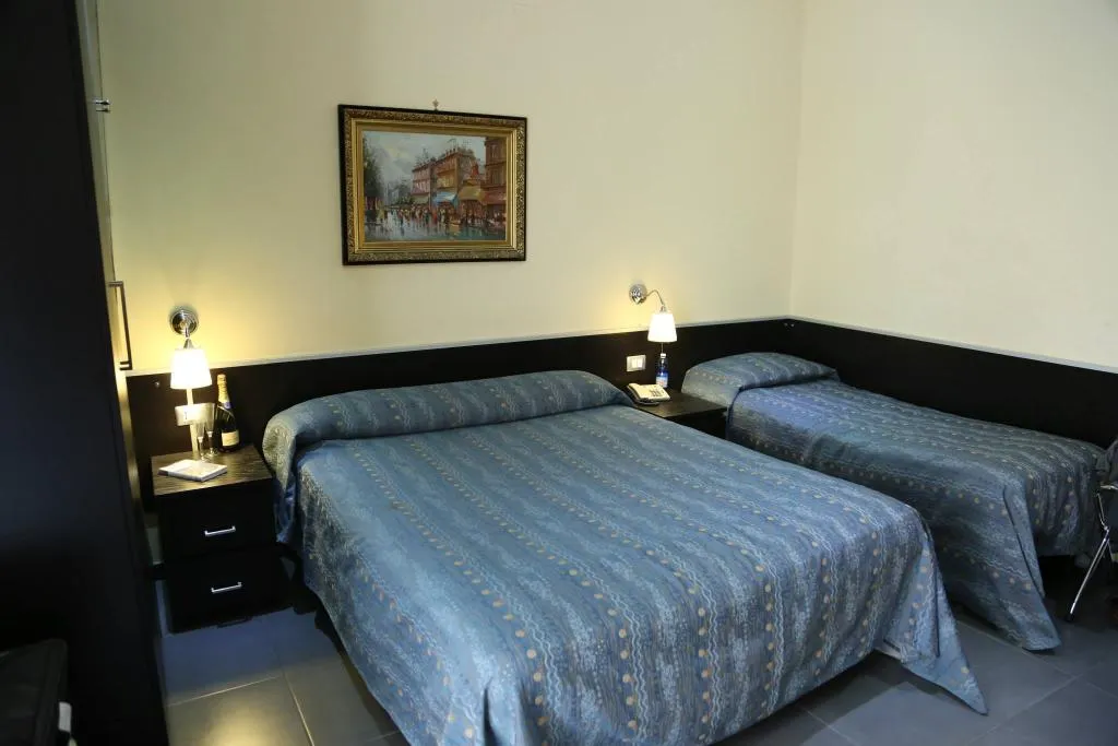 TRIPLE STANDARD Room, Hotel Nettuno, Naples