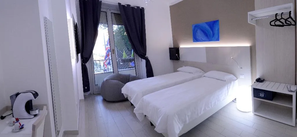 TWIN STANDARD Room, Boutique Duomo, Milan
