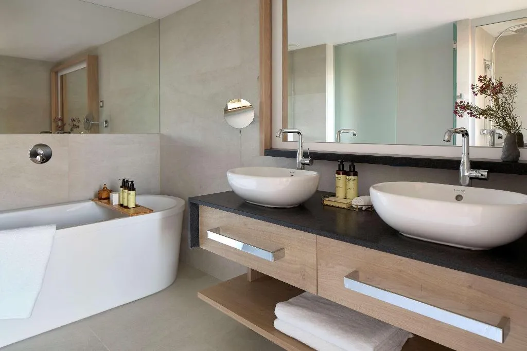 SUITE CITY VIEW TWO BEDROOMS Room, ME Barcelona, Barcelona