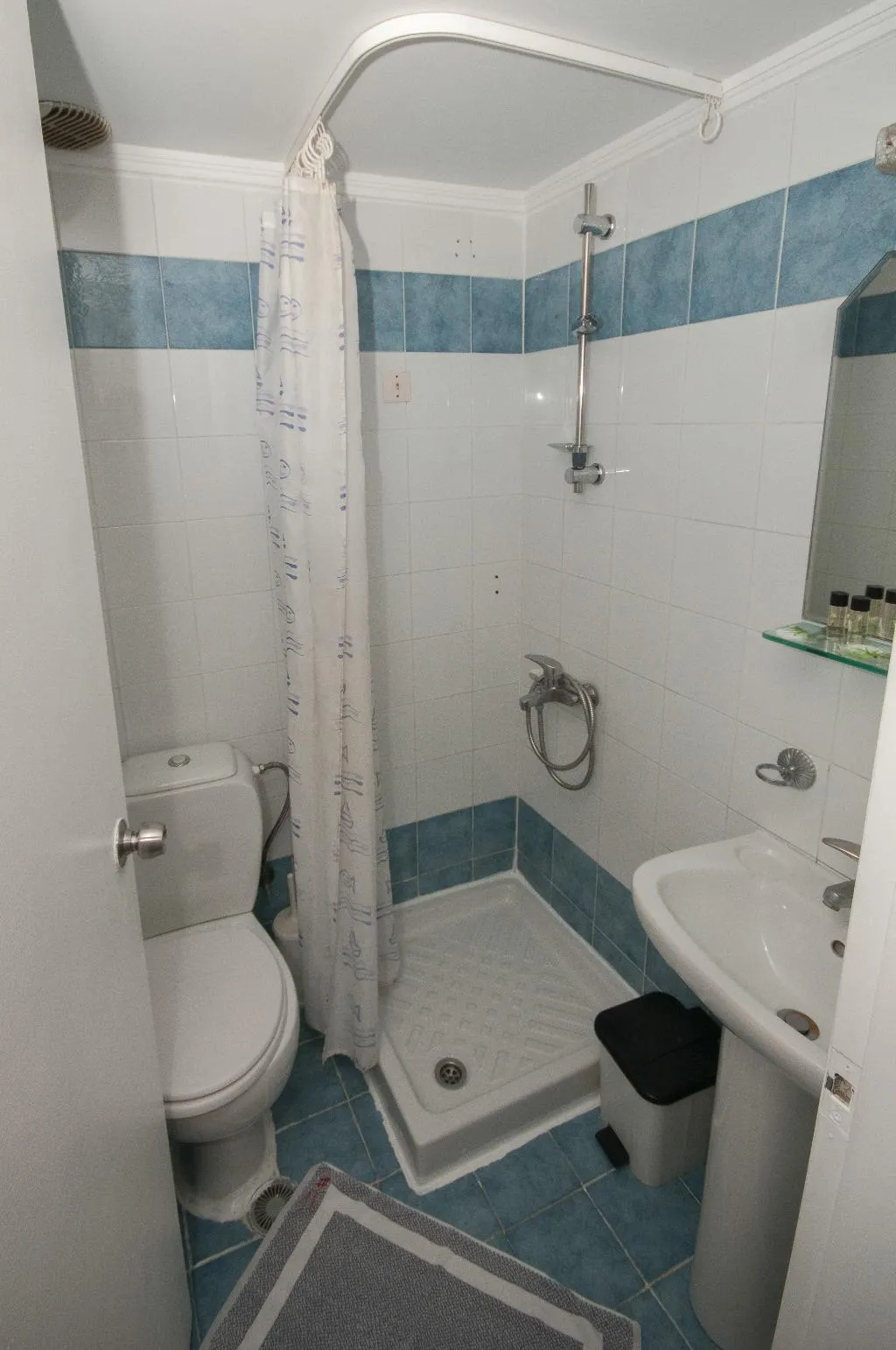 SINGLE STANDARD Room, Cecil hotel, Athens