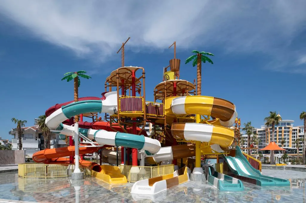 Sports and Entertainment, Azura World Hotel, Antalya