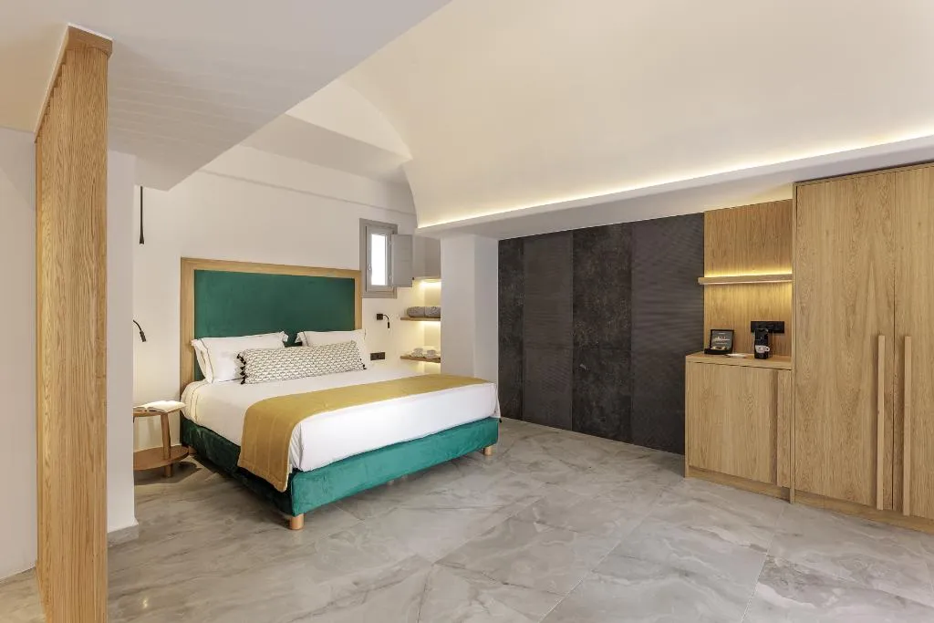 SUITE CAPACITY 3 Room, Kalisti Hotel & Suites, Santorini