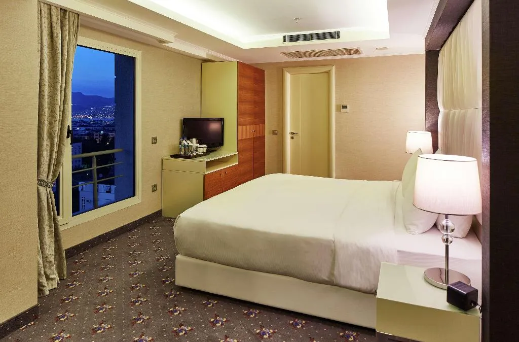 Room DELUXE SEA VIEW Room, DoubleTree By Hilton Izmir Alsancak, Izmir