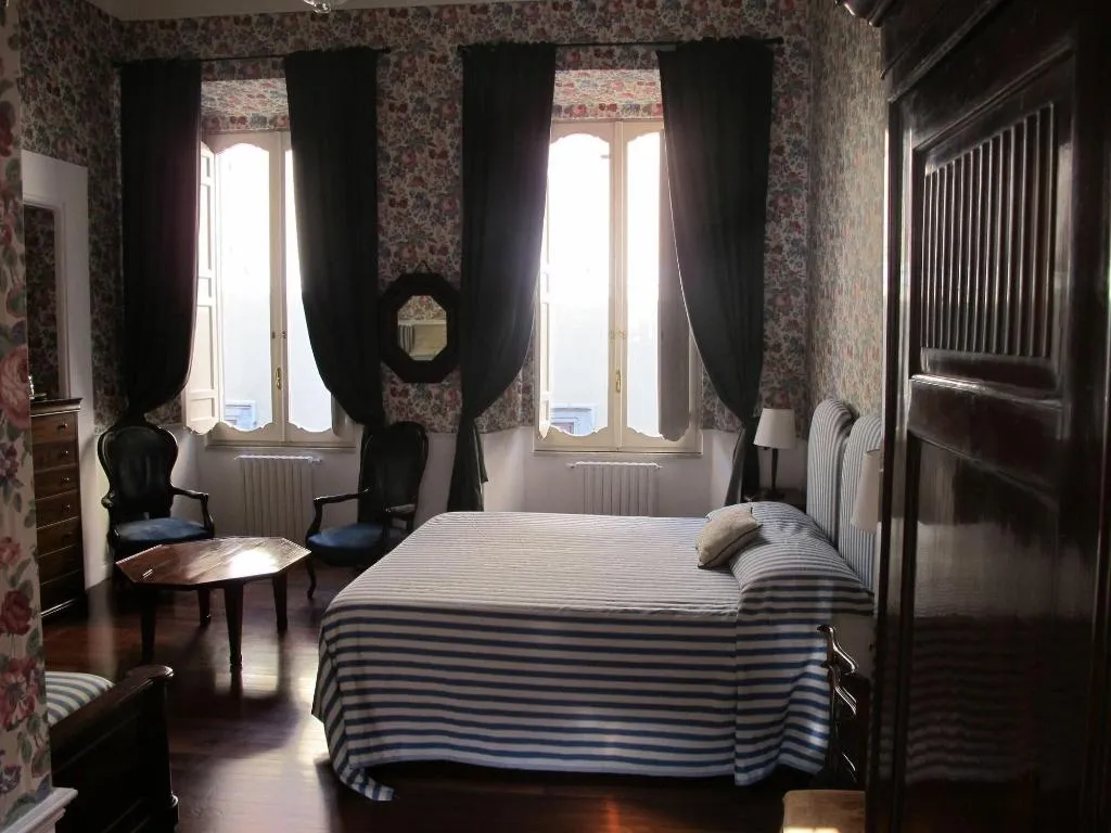 Room, Relais Teatro Argentina, Rome