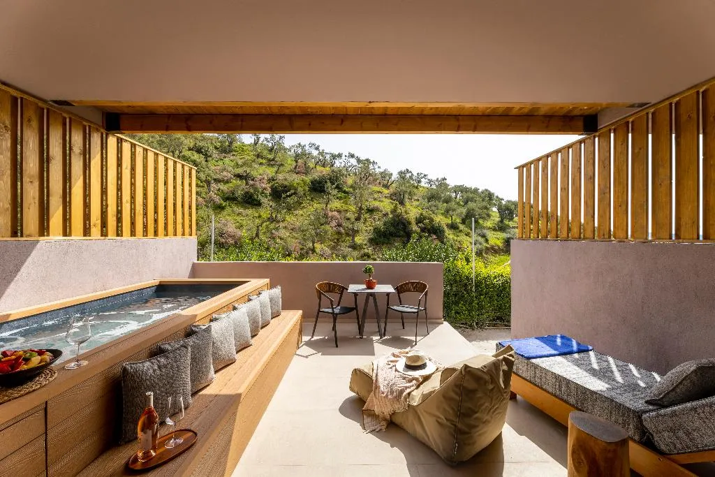 SUITE MOUNTAIN VIEW Room, Avaton Suites & Villas, Skiathos