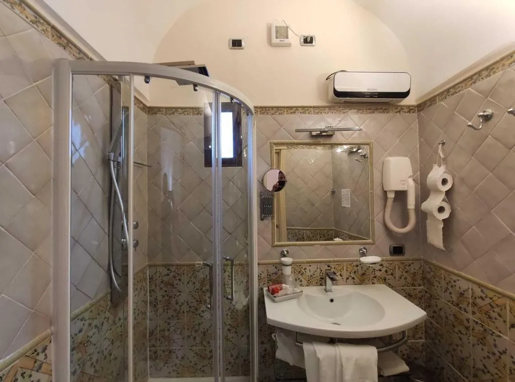 Room, Residenza Del Duca, Naples
