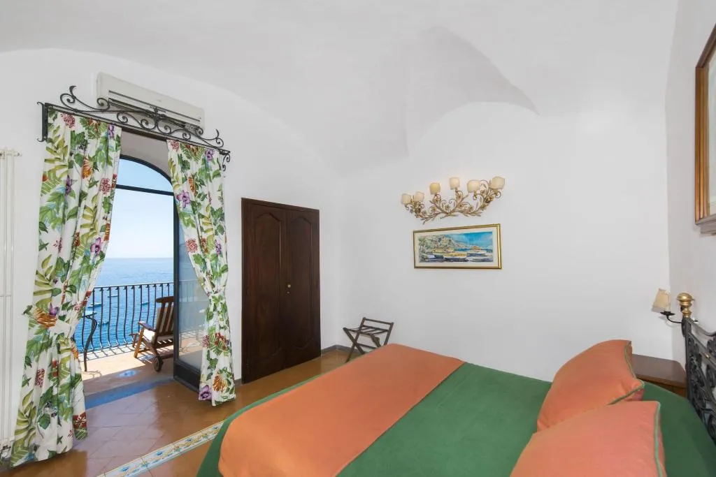 Room, Miramare, Naples