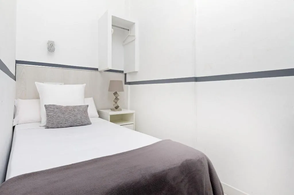Room, Hostal Gran Via 63 Rooms, Madrid