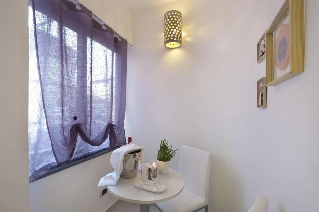 Room, B B Sorrento Central, Naples