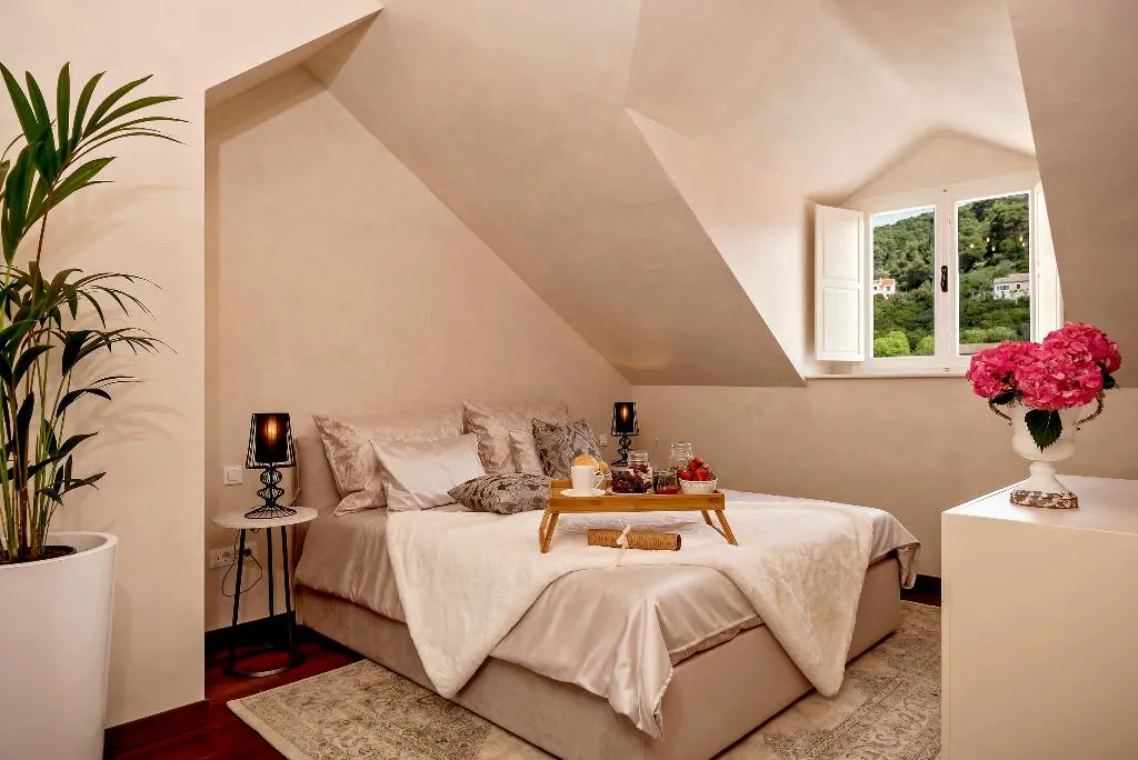 JUNIOR SUITE CLASSIC Room, Puteus Palace Heritage hotel, Split