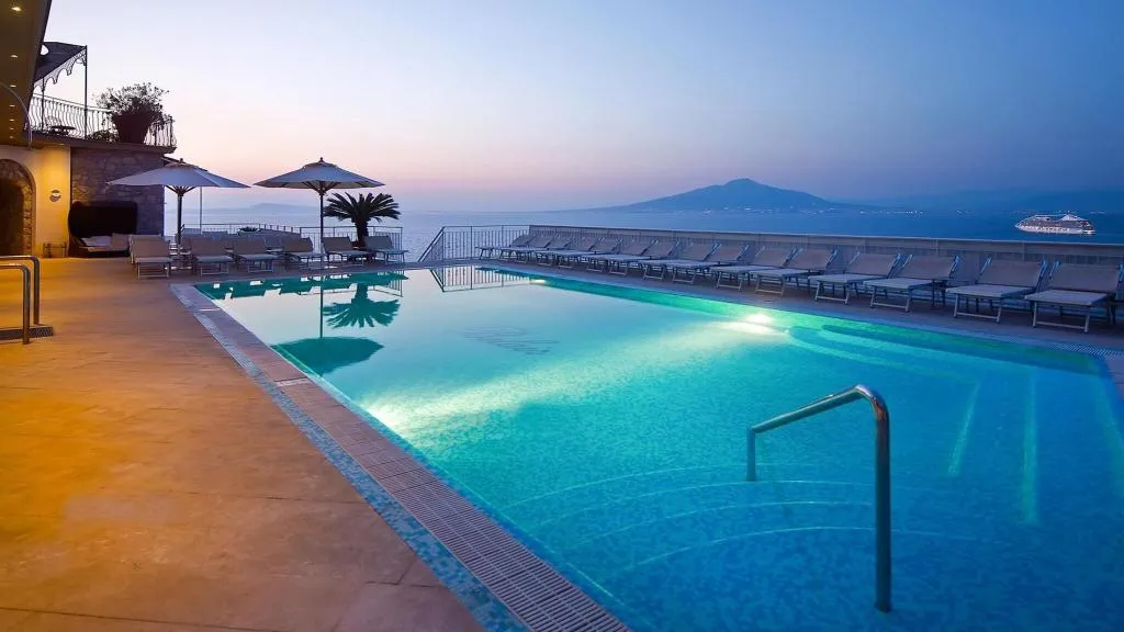 Pool, Belair, Naples