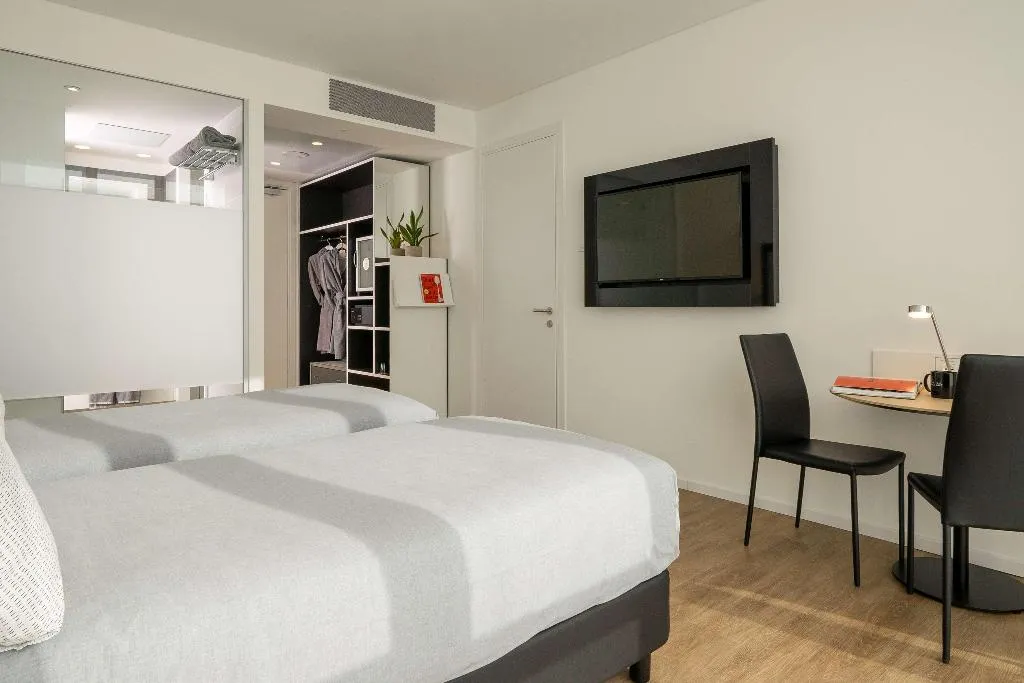 Room, Innside Milano Torre Galfa, Milan
