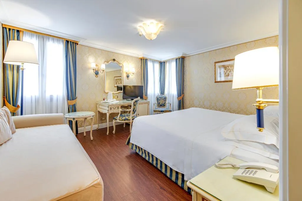 JUNIOR SUITE CANAL VIEW Room, Antiche Figure, Venice