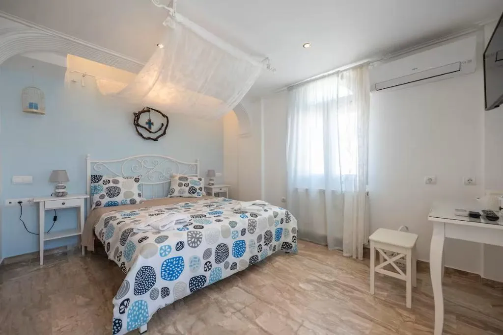 FAMILY ROOM THREE BEDROOMS Room, Black Coast Hotel Santorini, Santorini