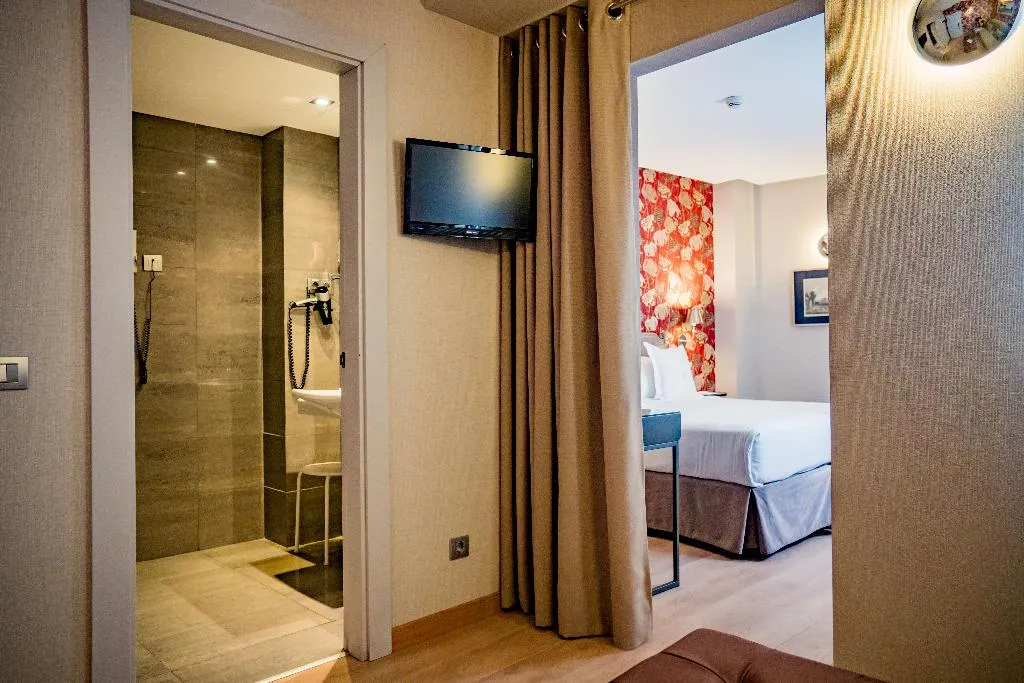 TRIPLE STANDARD Room, Hotel Meninas, Madrid