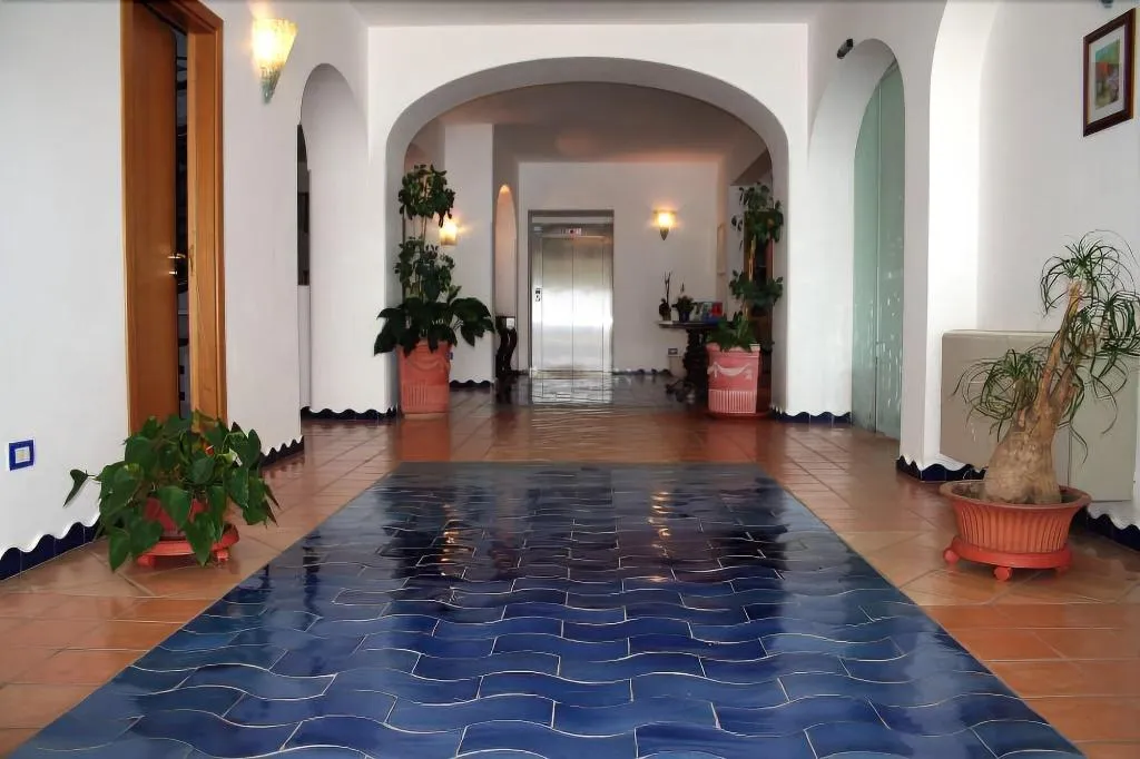 Lobby, Le Terrazze, Naples