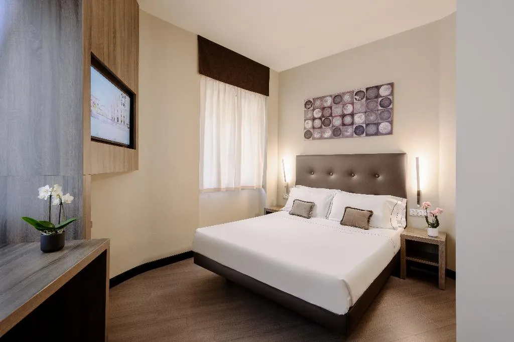 Room, Hotel Mentana, Milan