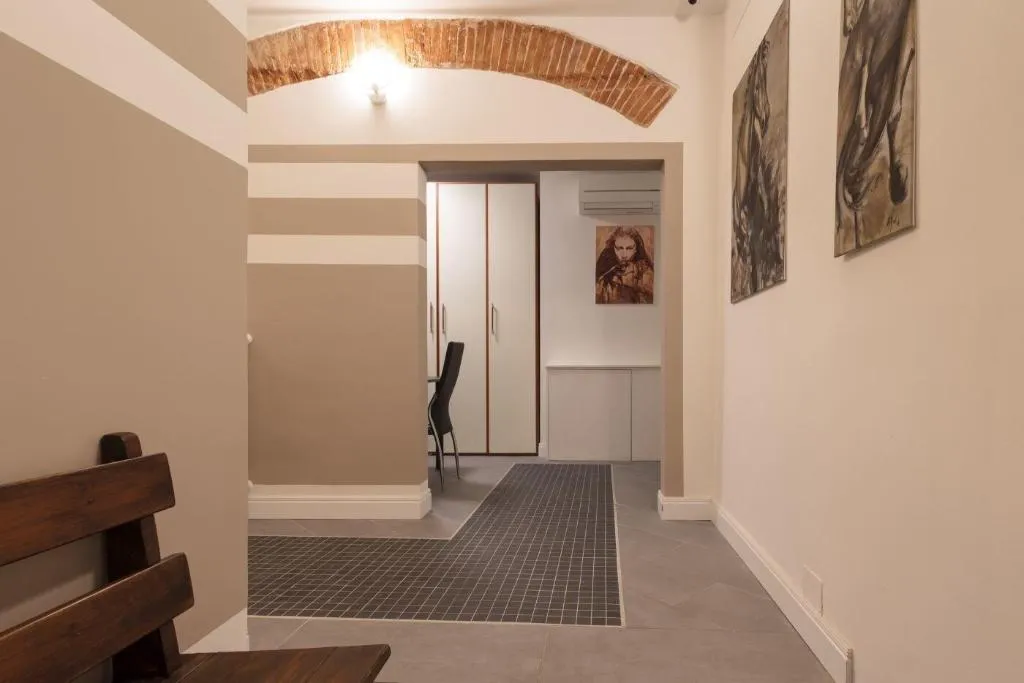 Lobby, Canto Dei Servi, Florence