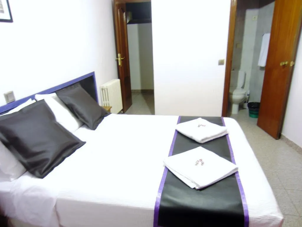 Room, CH Chelo, Madrid