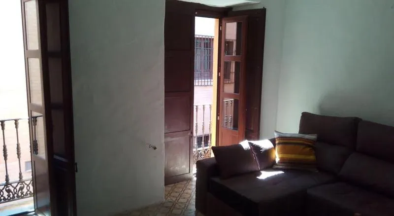 APARTMENT CAPACITY 6 Room, Hostel Trotamundos, Seville