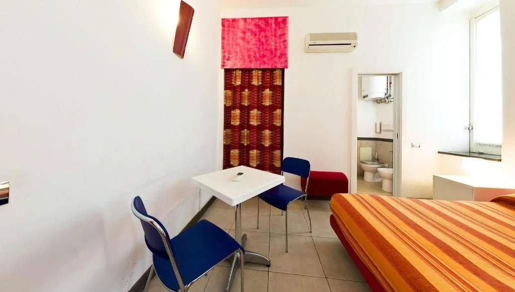 Room, Caracciolo10, Naples